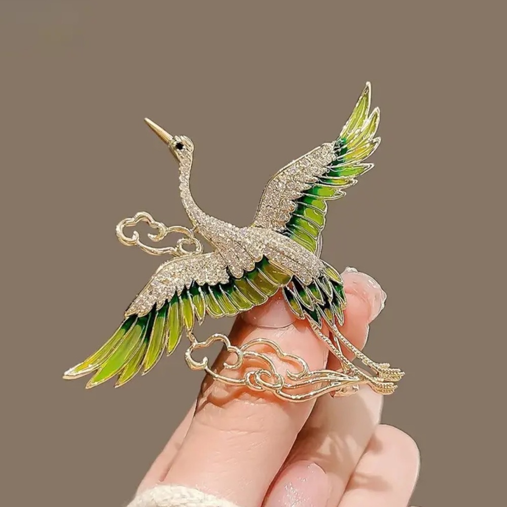 Emerald Flight: Enchanted Crane Brooch with Sparkling Accents